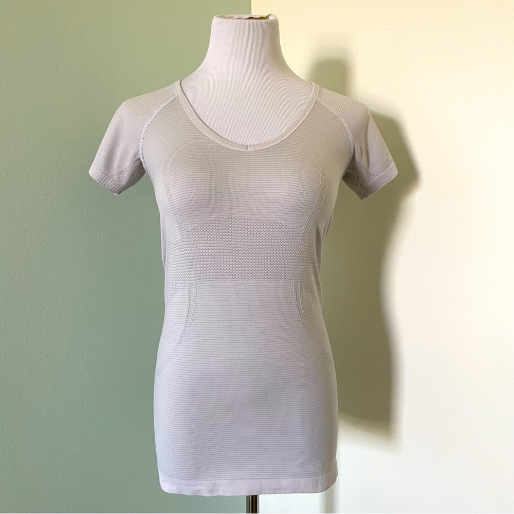 Lululemon Women’s Swiftly Tech White Short Sleeved Top Size 6
